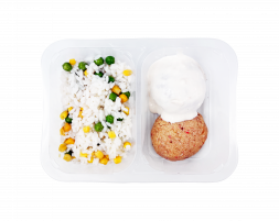 Крабкейки с рисом и овощами и сливочным соусом