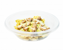 Фарфалле с курицей в соусе сливочный песто
