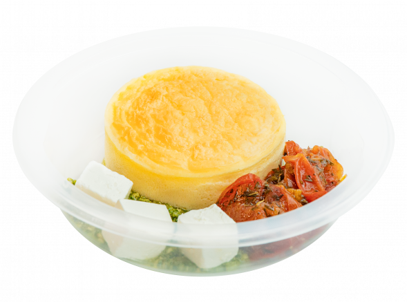 Омлет с песто, вялеными томатами и сыром фета 